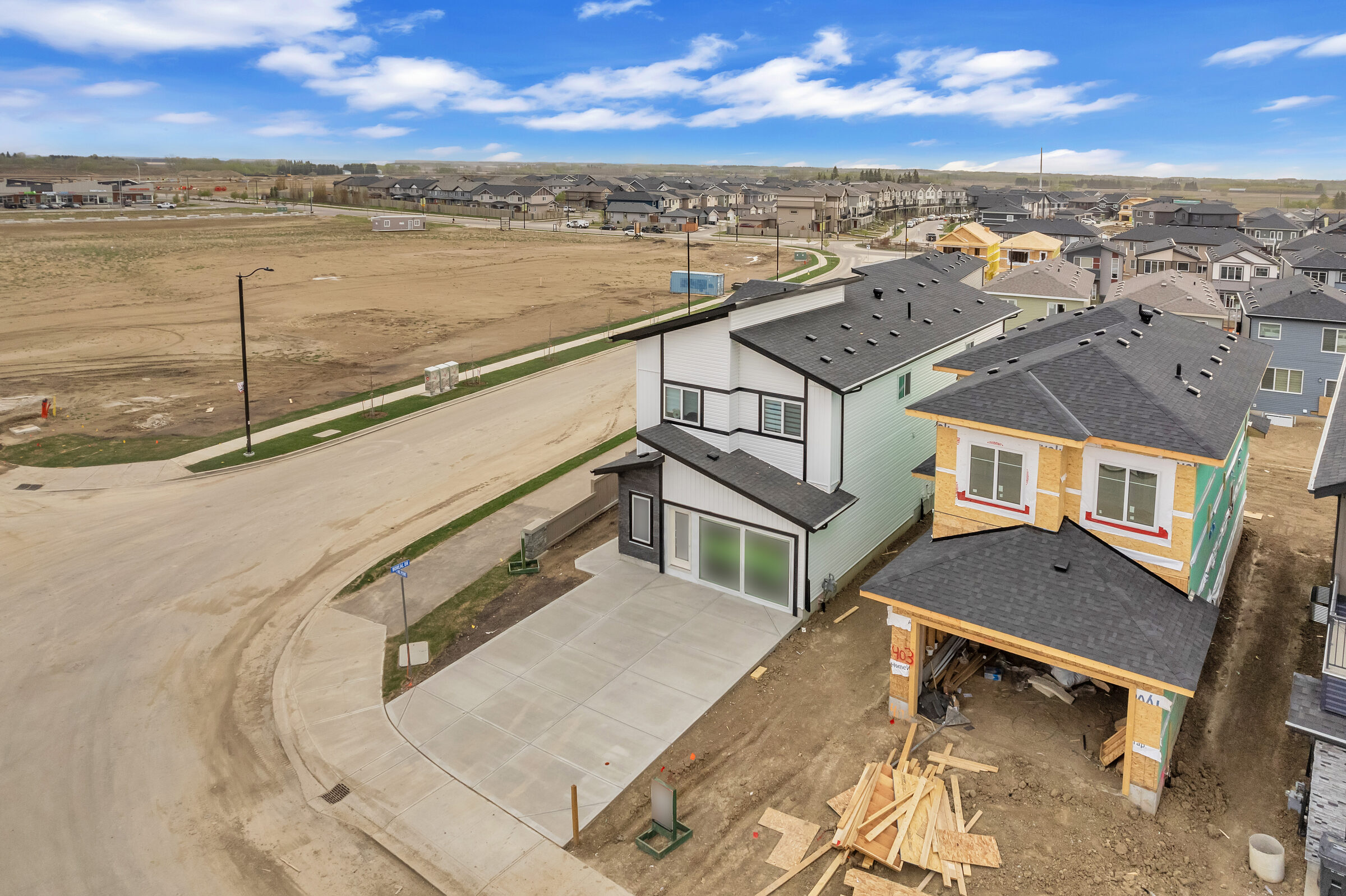 Walkout home backing onto pond reserve in Woodbend